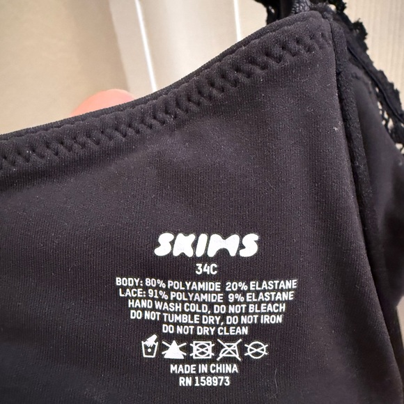 Skims Fits Everybody Lace Unlined Scoop Bra - Picture 6 of 6